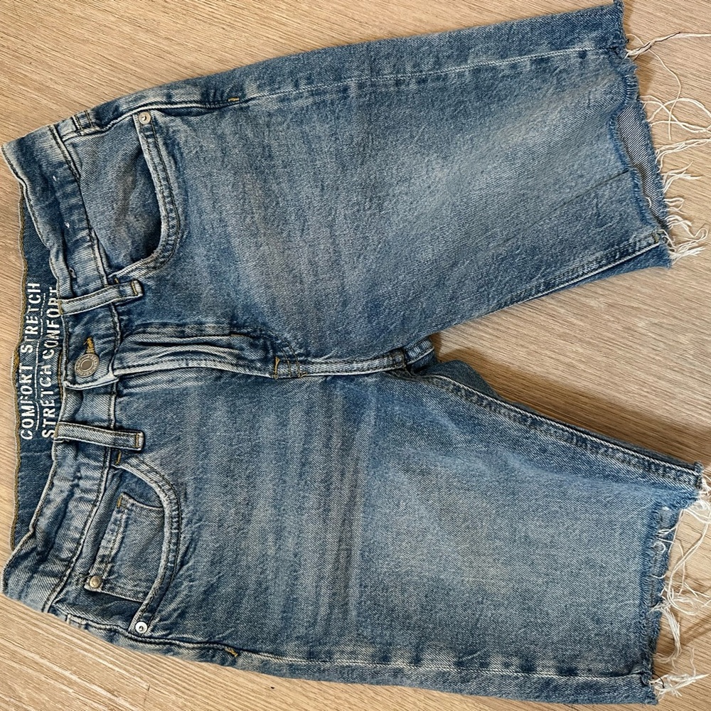 Zara, Levis, Eddie Bauer, HM